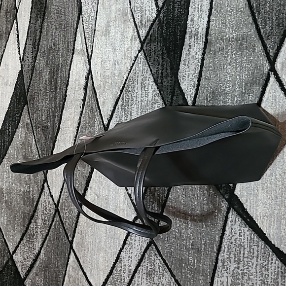 VICTORIA SECRET 2016 LARGE OPEN FAUX LEATHER TOTE - Picture 8 of 8